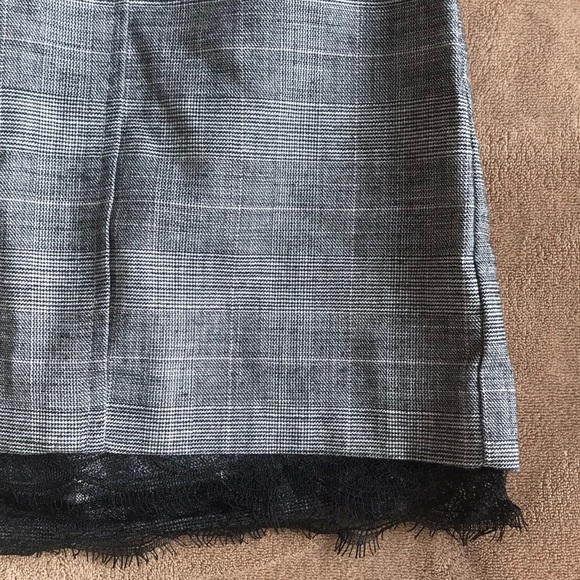 Mini Skirt 🌸 - Picture 2 of 3